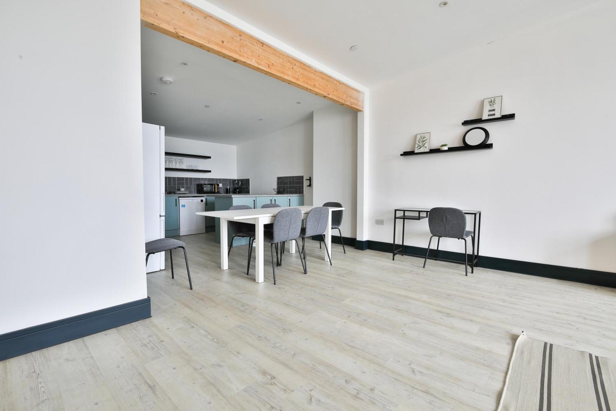 The Kingsway- 2 Bedroom Central Swansea Apartments By Stayright Εξωτερικό φωτογραφία