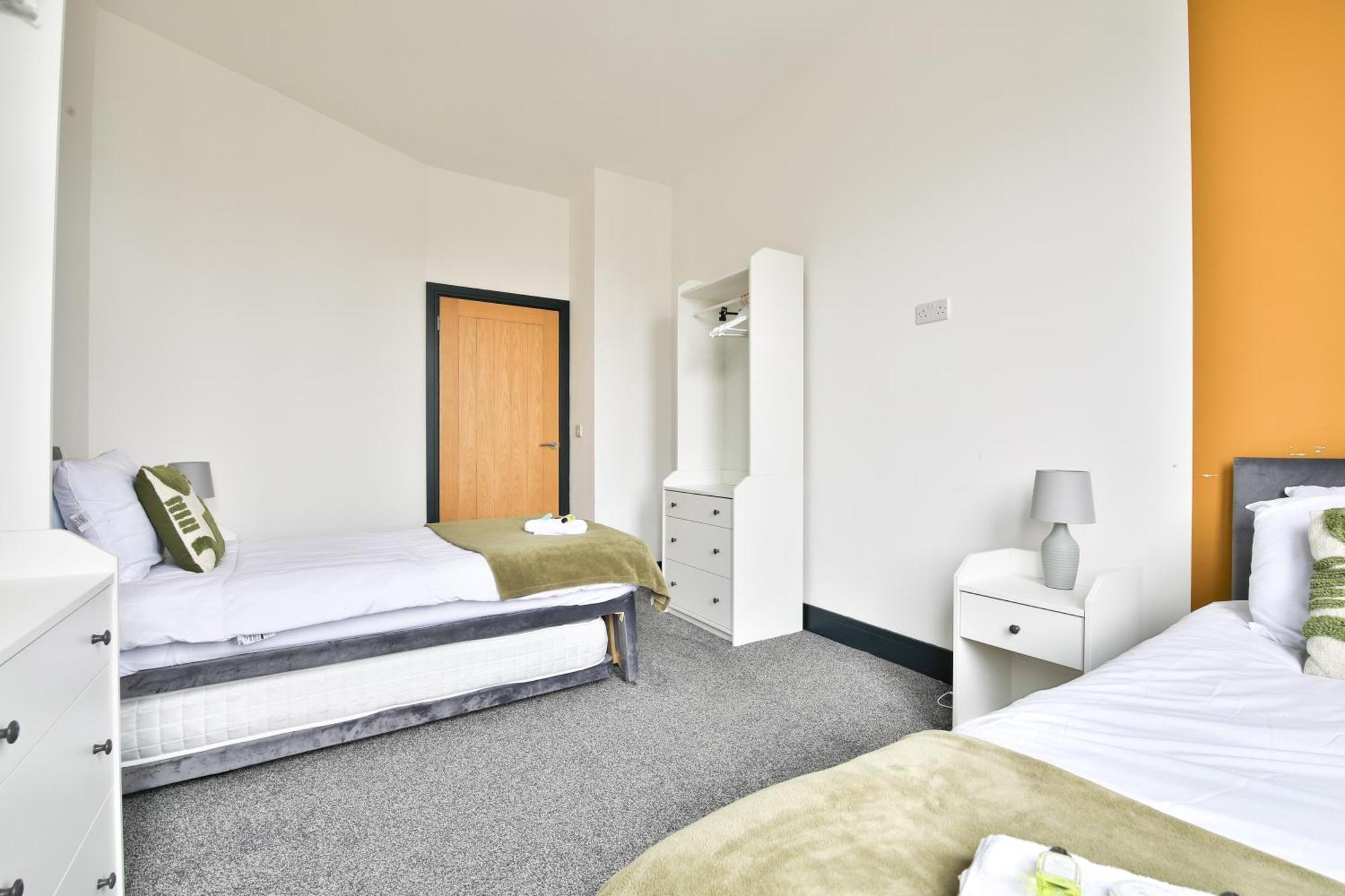 The Kingsway- 2 Bedroom Central Swansea Apartments By Stayright Εξωτερικό φωτογραφία