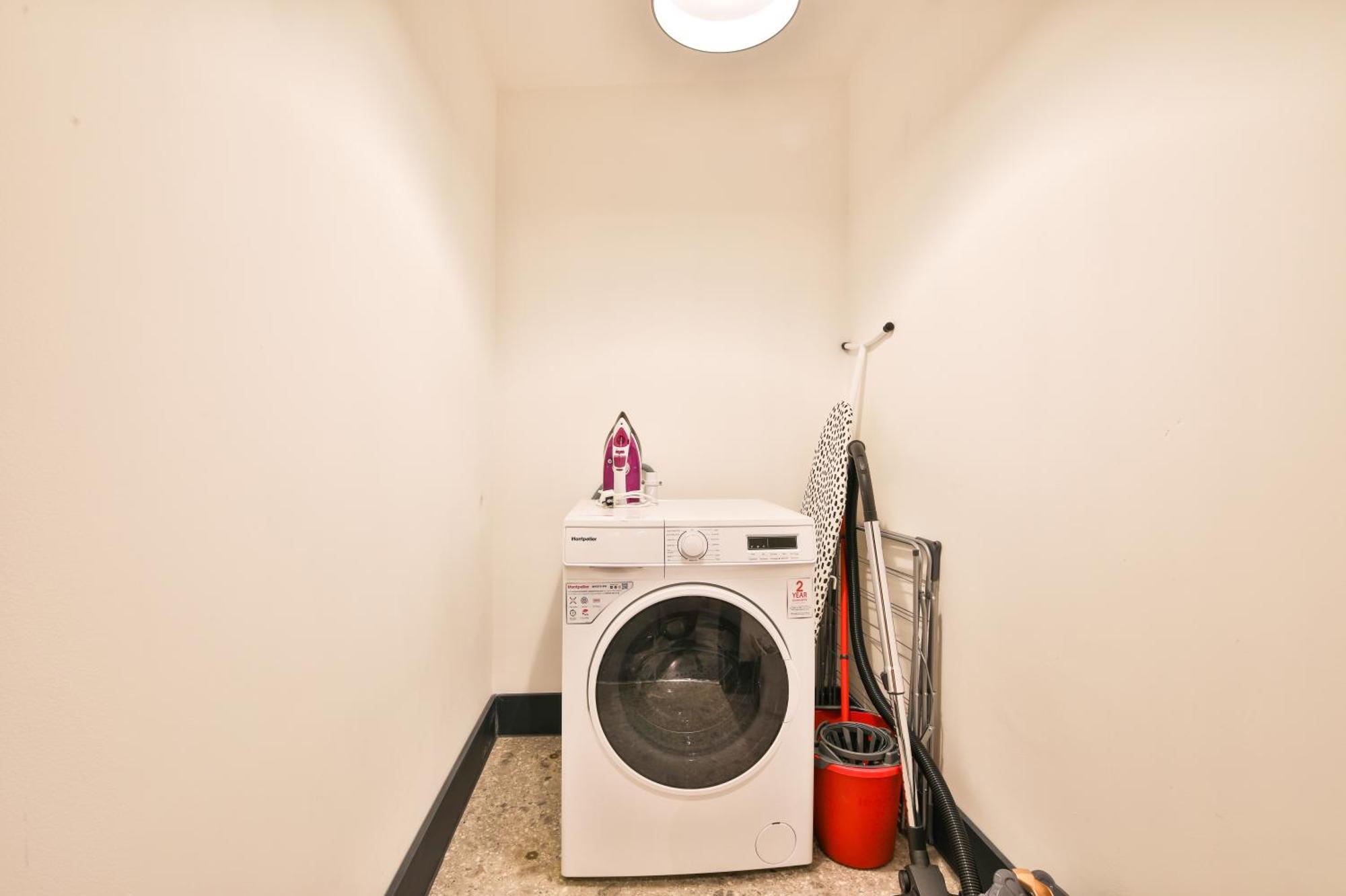The Kingsway- 2 Bedroom Central Swansea Apartments By Stayright Εξωτερικό φωτογραφία