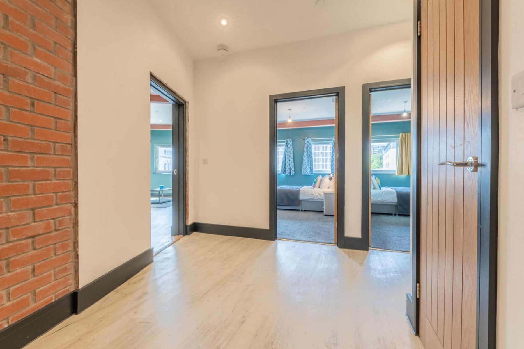 The Kingsway- 2 Bedroom Central Swansea Apartments By Stayright Εξωτερικό φωτογραφία