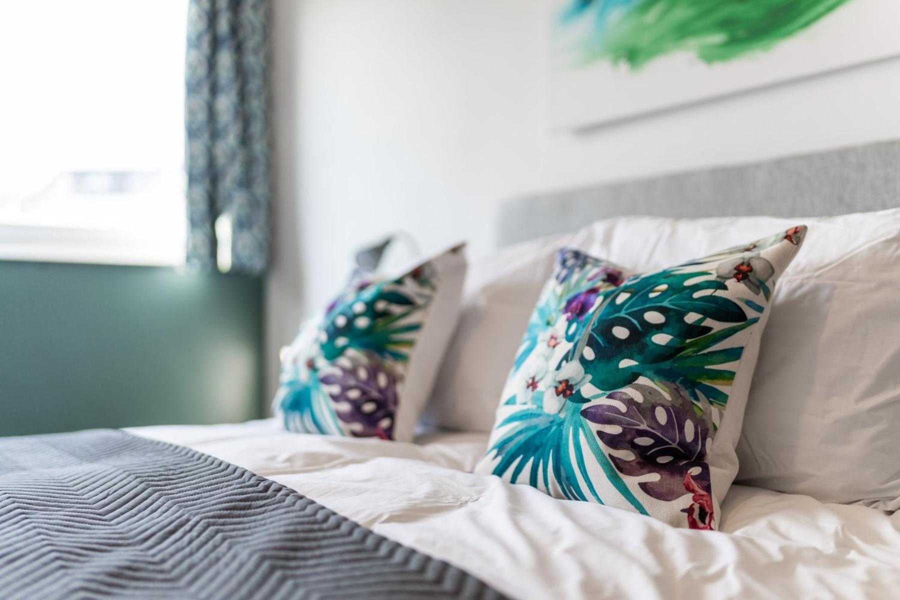 The Kingsway- 2 Bedroom Central Swansea Apartments By Stayright Εξωτερικό φωτογραφία