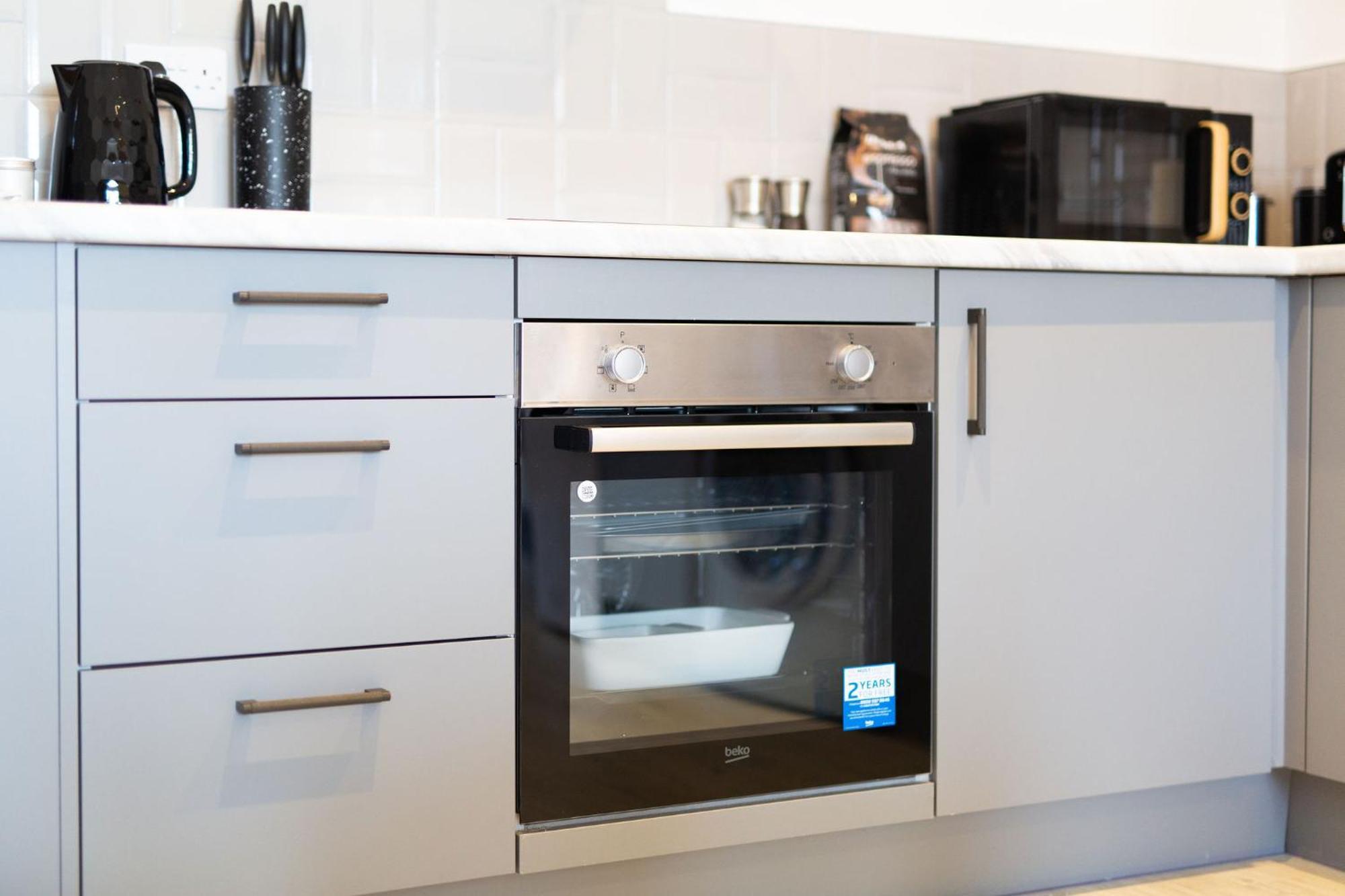 The Kingsway- 2 Bedroom Central Swansea Apartments By Stayright Εξωτερικό φωτογραφία