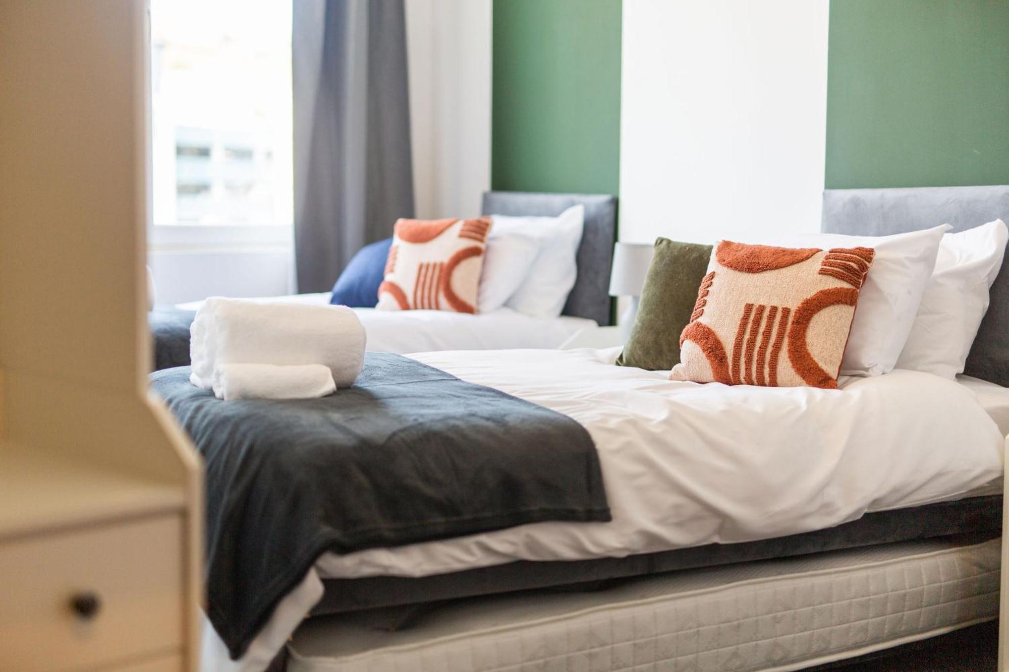 The Kingsway- 2 Bedroom Central Swansea Apartments By Stayright Εξωτερικό φωτογραφία