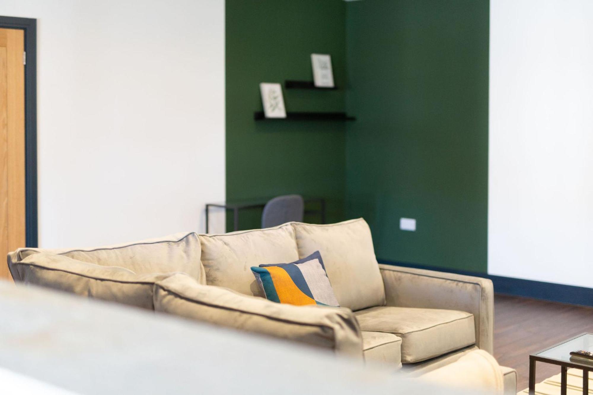The Kingsway- 2 Bedroom Central Swansea Apartments By Stayright Εξωτερικό φωτογραφία