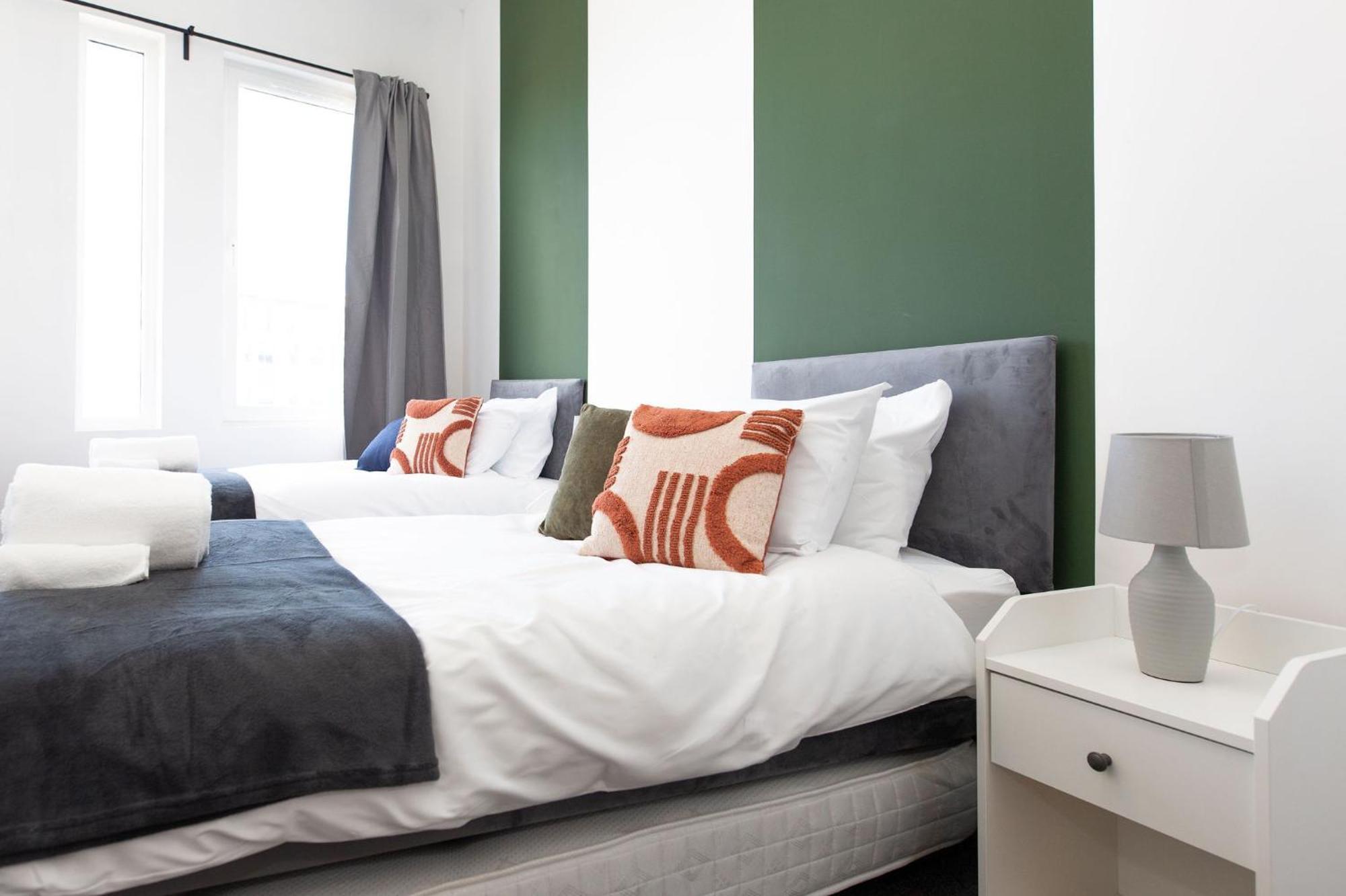 The Kingsway- 2 Bedroom Central Swansea Apartments By Stayright Εξωτερικό φωτογραφία
