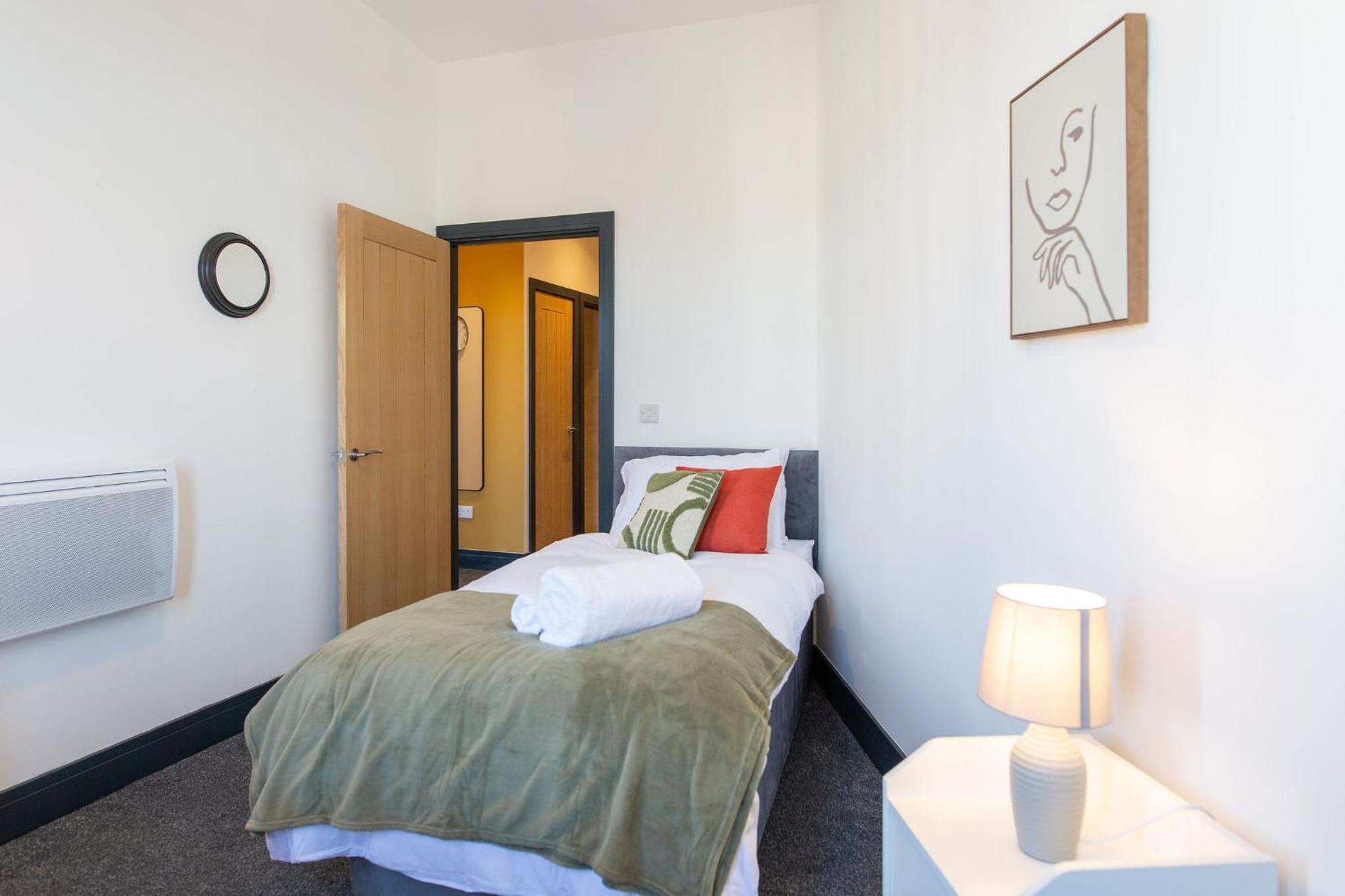 The Kingsway- 2 Bedroom Central Swansea Apartments By Stayright Εξωτερικό φωτογραφία